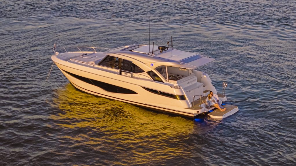 Riviera 4300 Sports Express