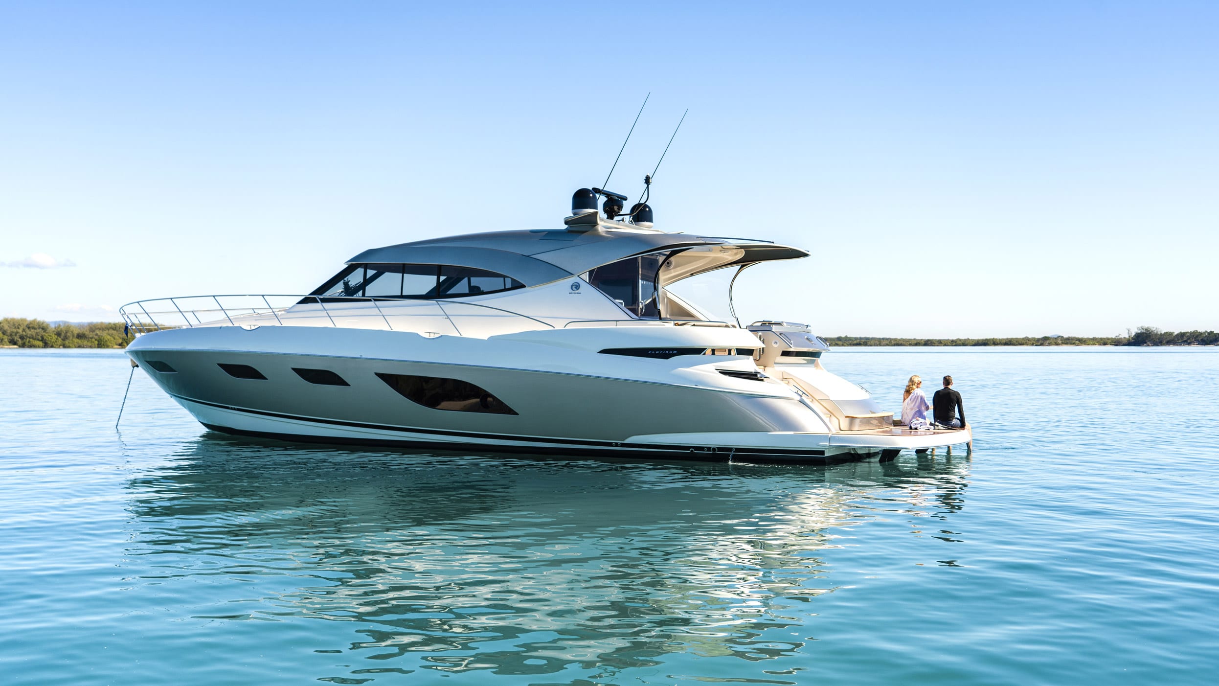 Riviera 6000 Sport Yacht