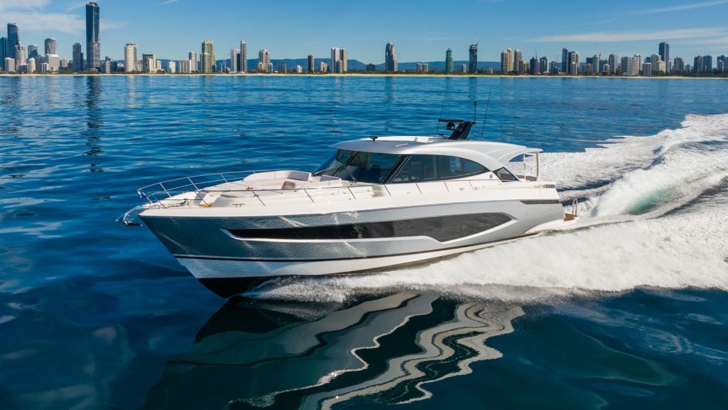 Riviera 6800 Sport Yacht